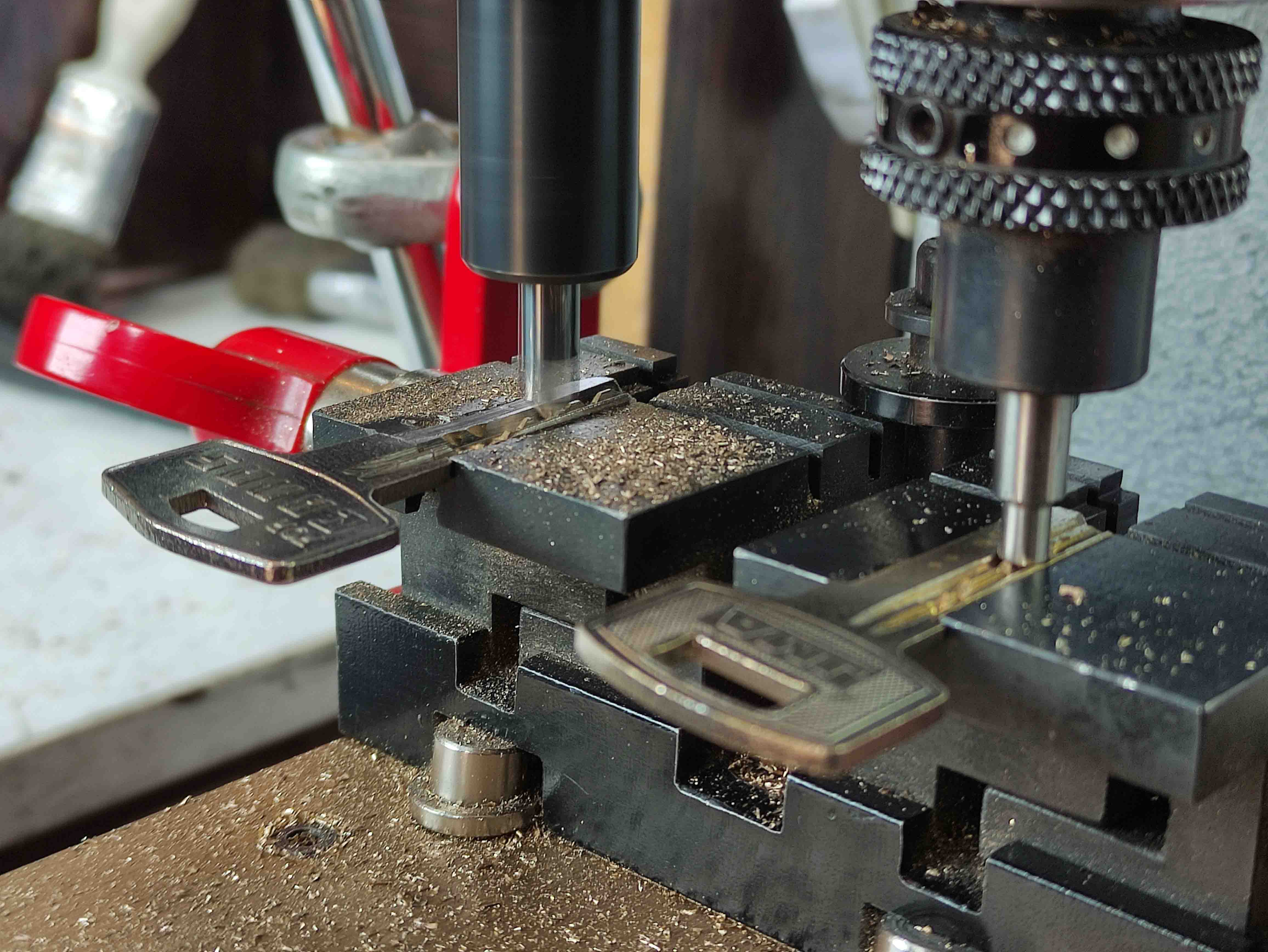 سی ان اسی کلید ساخت و کپی انواع کلید در سعادت آباد