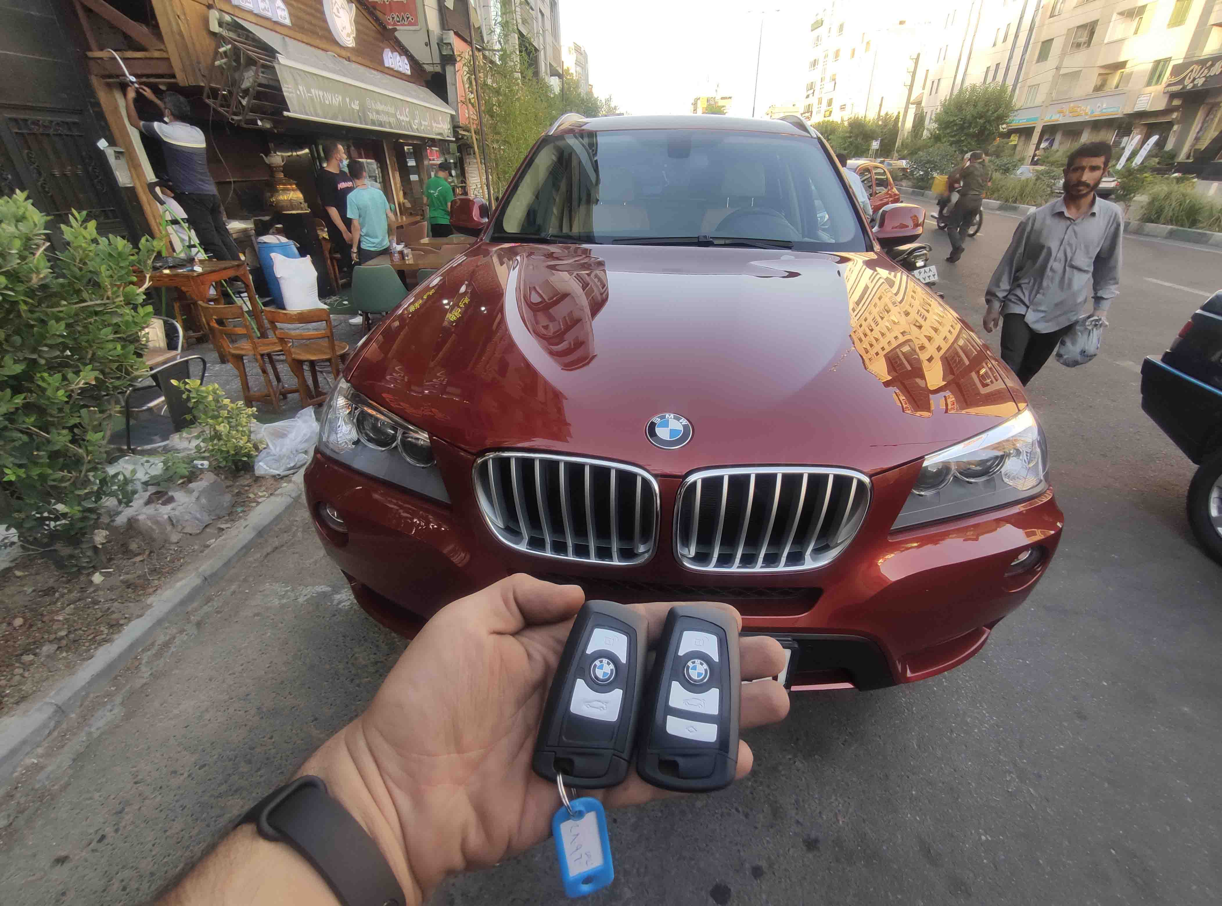 تعویض قاب ریموت و تراش کلید خودروی BMW X3 در سعادت آباد