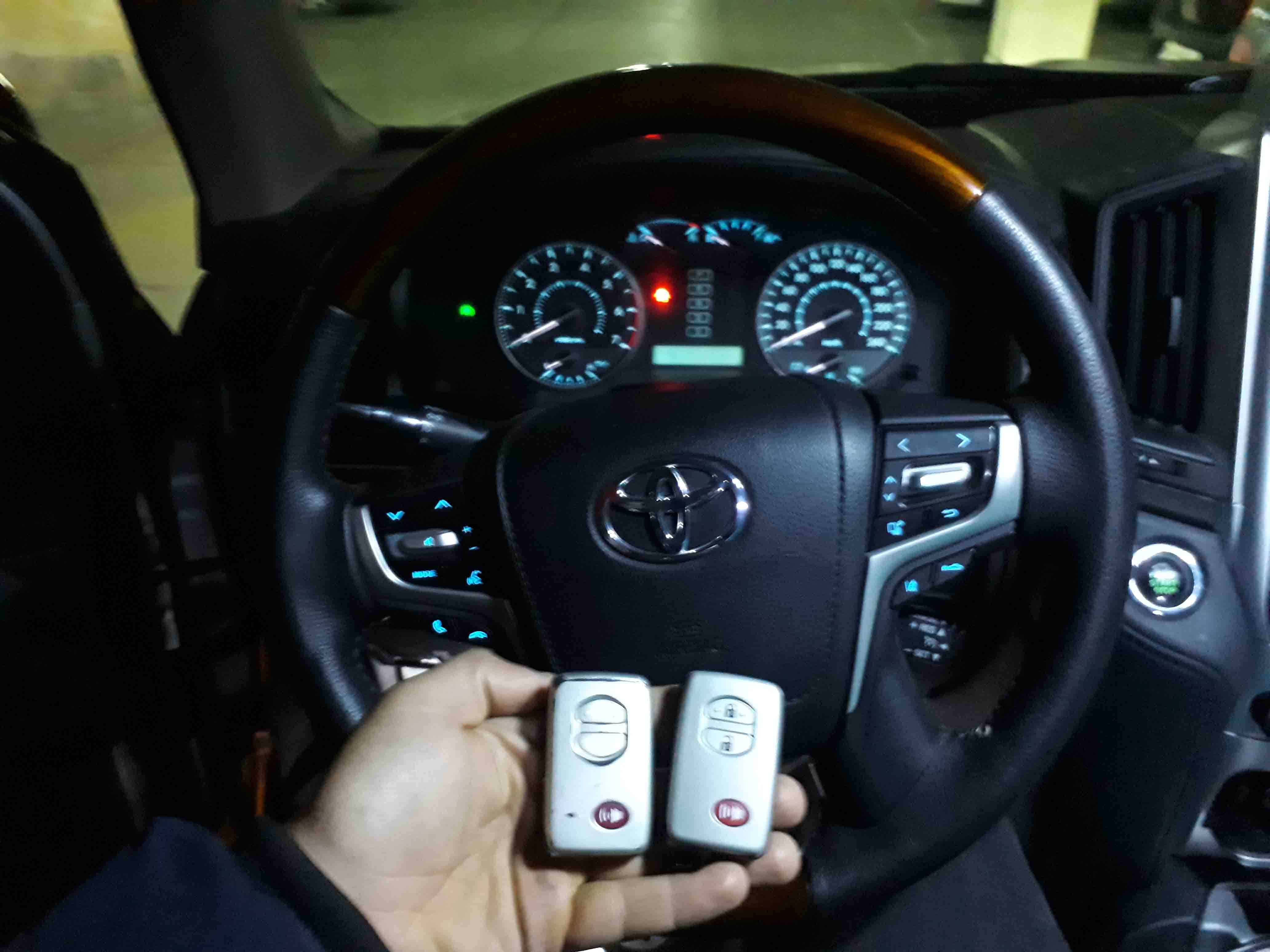 ساخت ریموت کیلس برای خوروی تویوتا لندکروز 2009 خودرو فاقد ریموت در سعادت آباد