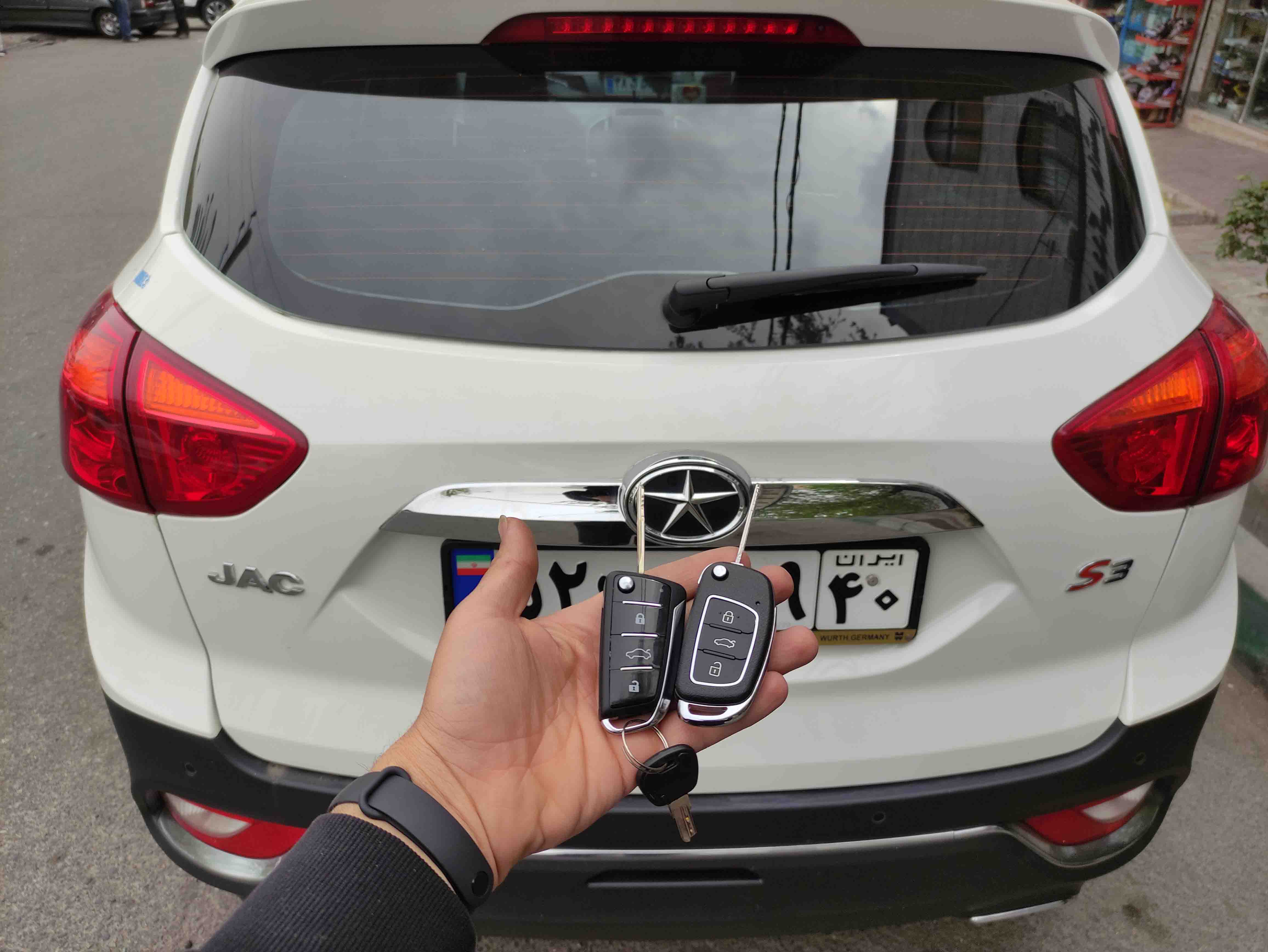 ساخت سوئیچ ریموت یدک برای خودروی جک اس 3 با طرح انتخابی مشتری در سعادت آباد