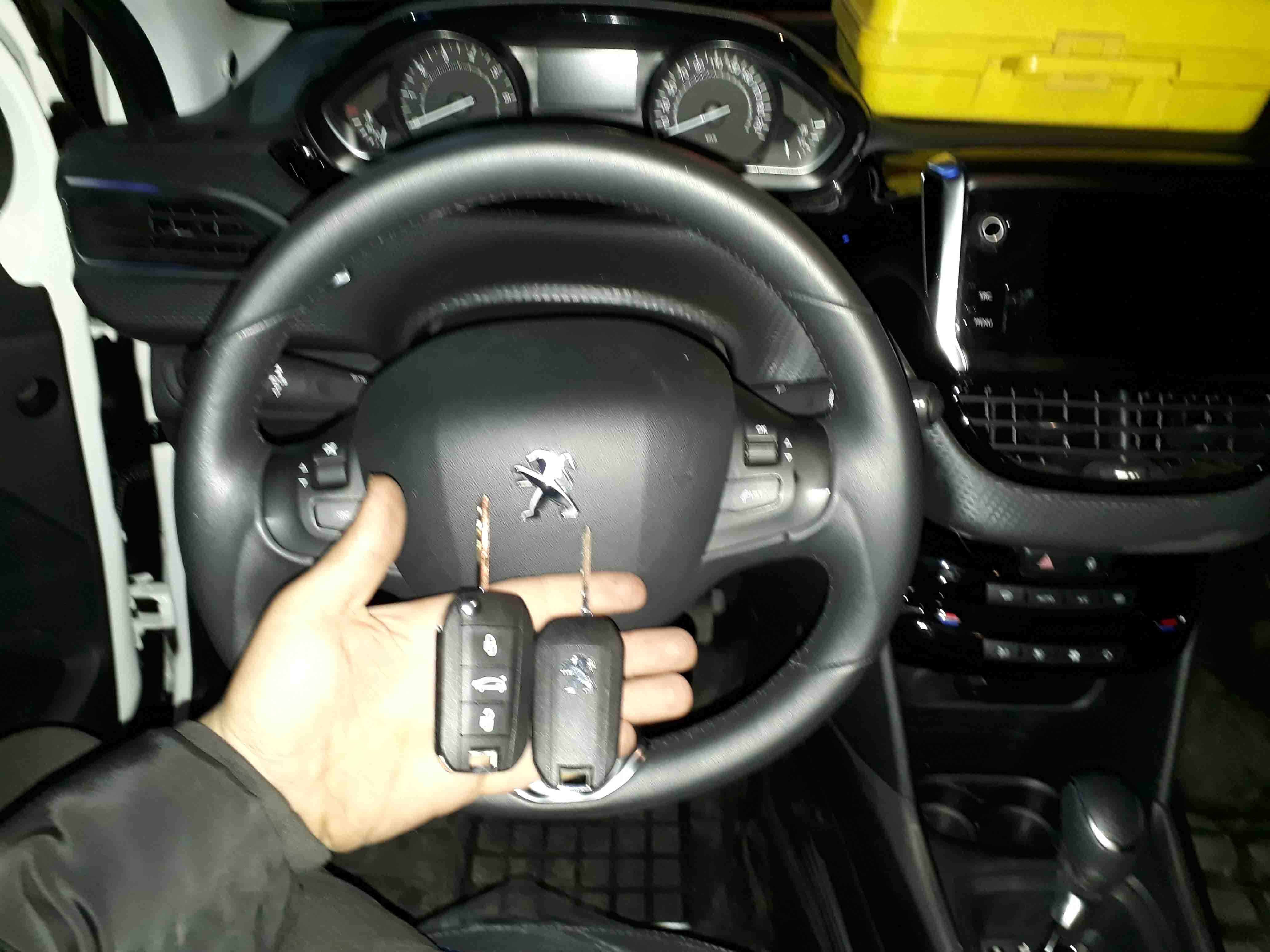 ساخت سوئیچ ریموت یدک برای خودروی پژو 2008