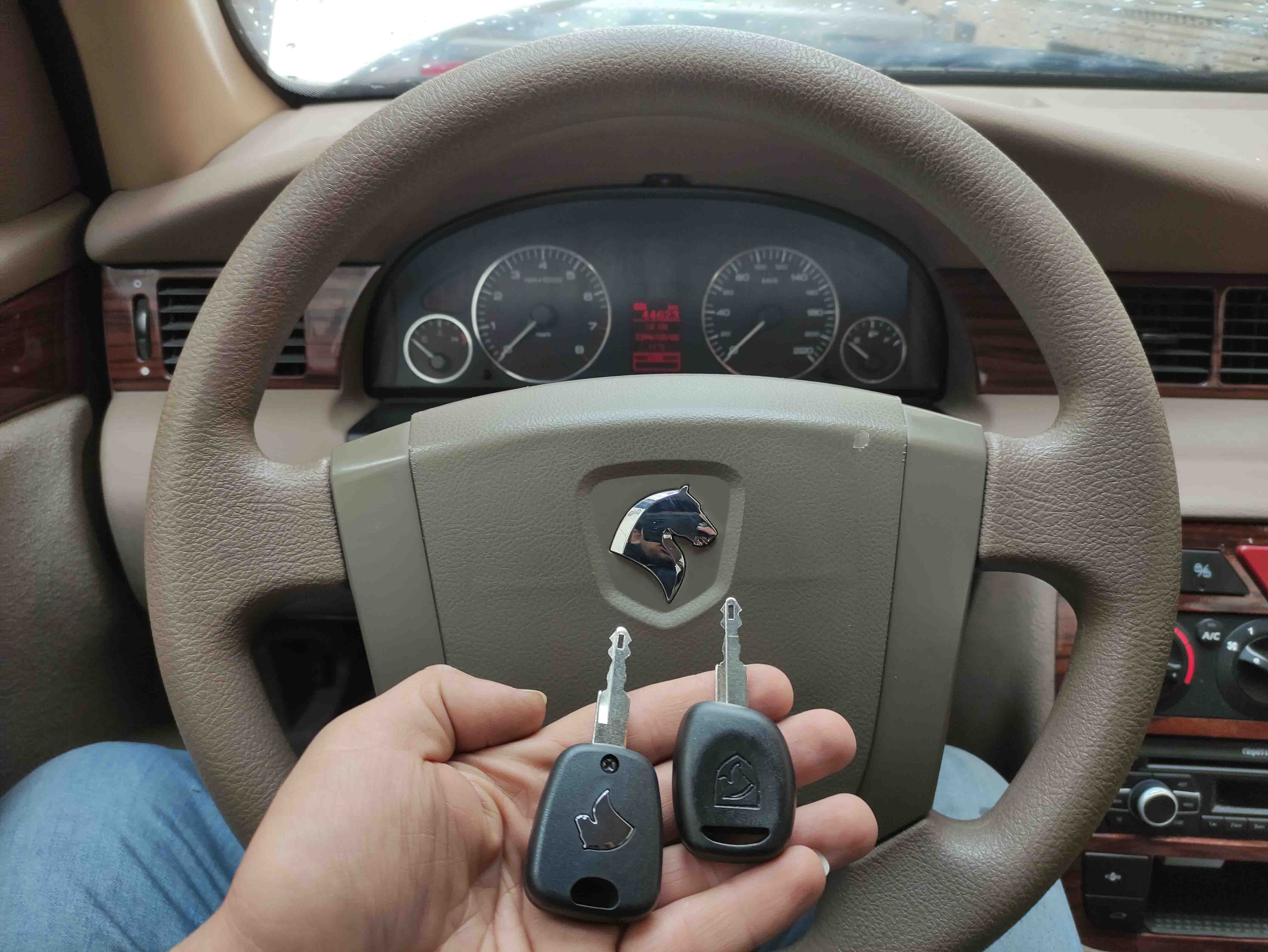 ساخت سوئیچ و ریموت برای خودروی سمند فاقد سوئیچ در سعادت آباد