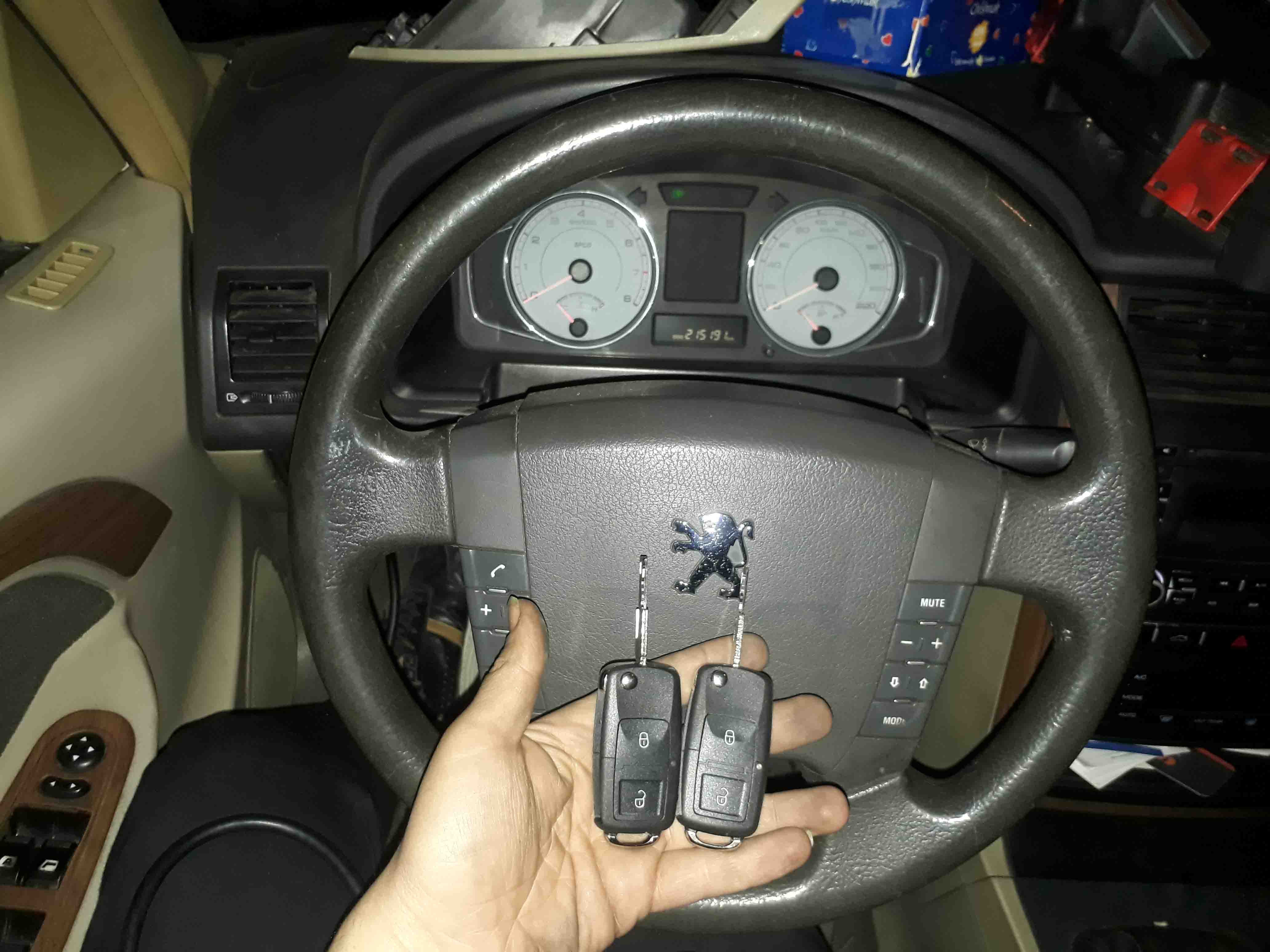 ساخت ریموت و سویچ پژو پارس در سعادت آباد